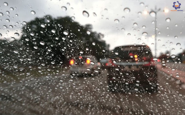 mẹo lái xe ngày mưa